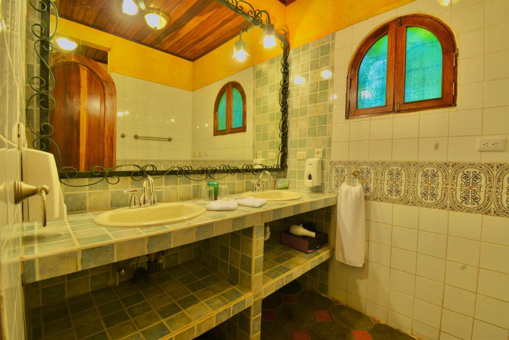 Hotel La Mansion Inn Arenal Нуево Аренал Екстериор снимка