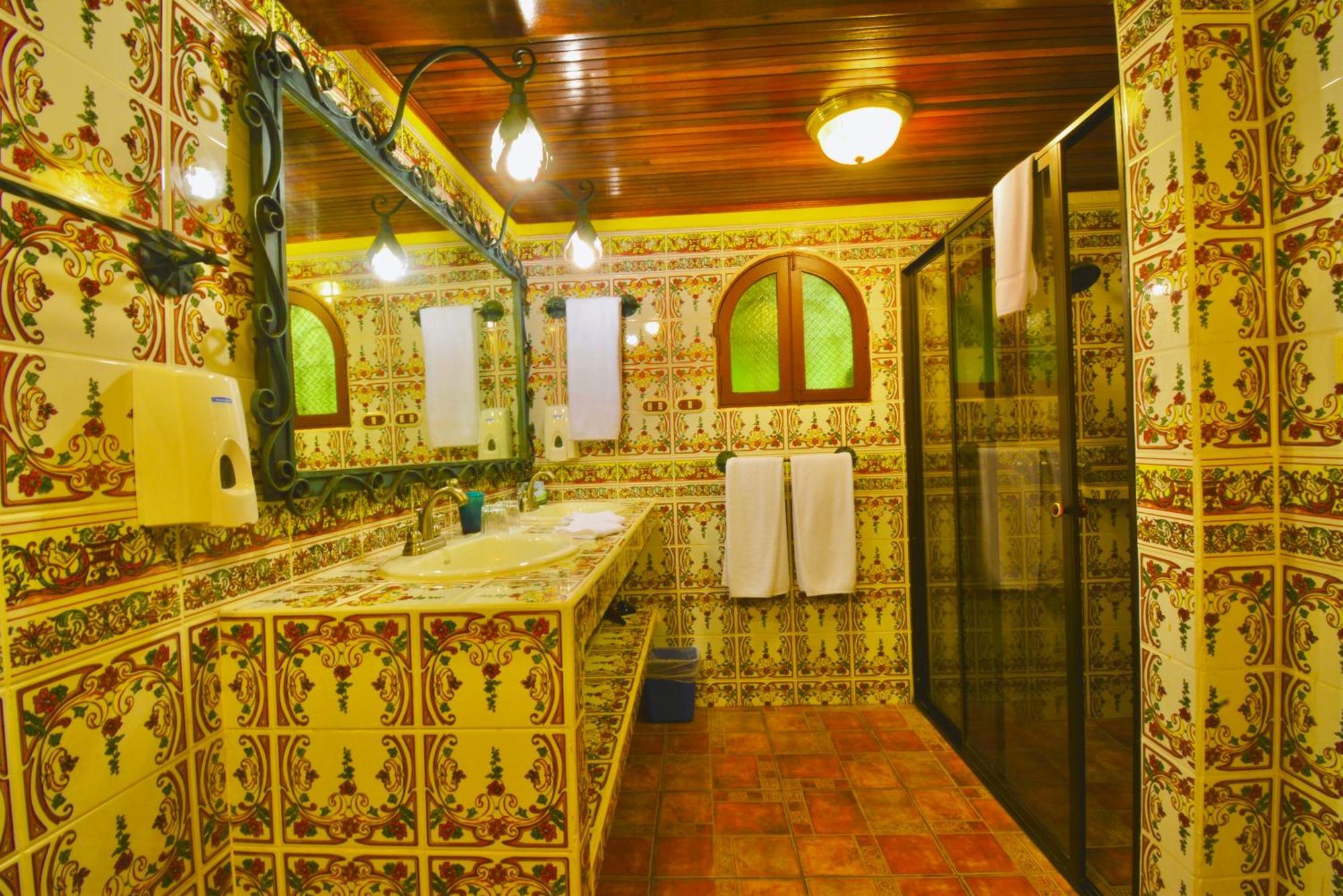 Hotel La Mansion Inn Arenal Нуево Аренал Стая снимка